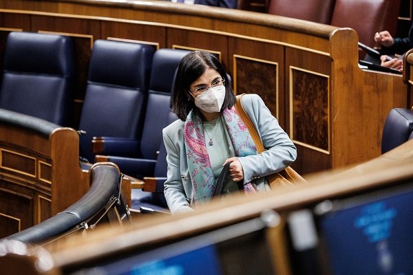 La ministra de Sanidad, Carolina Darias, en una sesión plenaria, en el Congreso de los Diputados, a 1 de febrero de 2022, en Madrid (España). - Alejandro Martínez Vélez - Europa Press