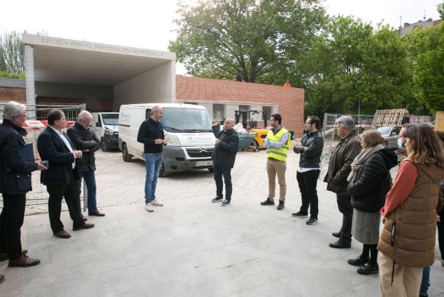 Los concejales y concejalas del Ayuntamiento de Pamplona visitan las obras de la Escuela Infantil de Mendebaldea